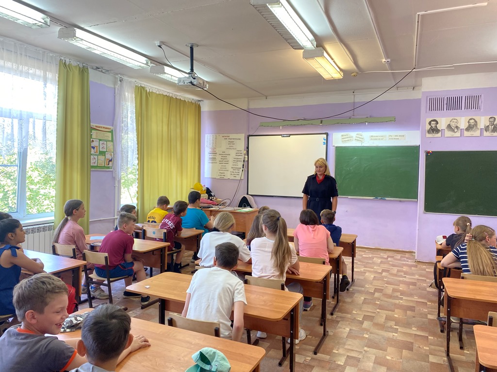Профилактические беседы о безопасности.