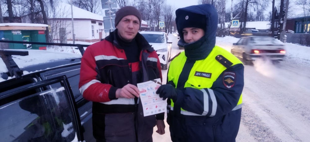 Сотрудники Госавтоинспекции по Приволжскому району провели профилактическую акцию «Ребенок - главный пассажир».
